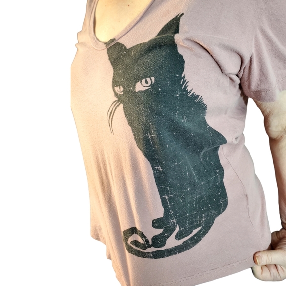 Hot Topic Entour Size XL Mauve Deep V Neck Black Cat Short Sleeve Graphic Tee - Picture 5 of 15